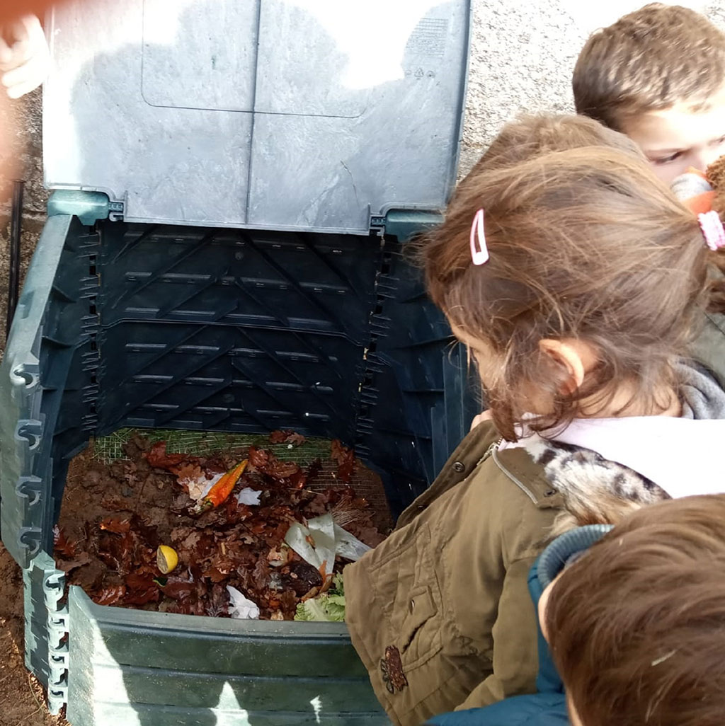 Os escolares do primeiro ciclo de Primaria do CRA María Zambrano do Concello de O Rosal